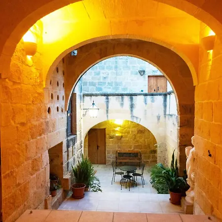 Villeleynah Amazing Gozitan Pool - Happy Munxar