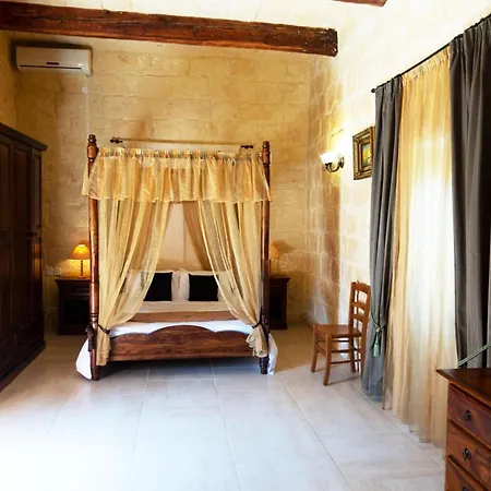 Villeleynah Amazing Gozitan Pool - Happy