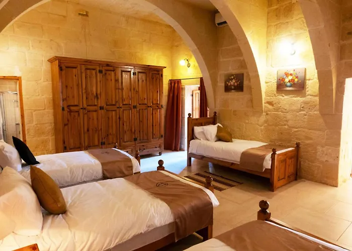 Villeleynah Amazing Gozitan Pool - Happy * Munxar