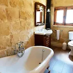 Villeleynah Amazing Gozitan Pool - Happy Villa Munxar