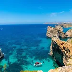Villeleynah Amazing Gozitan Pool - Happy *