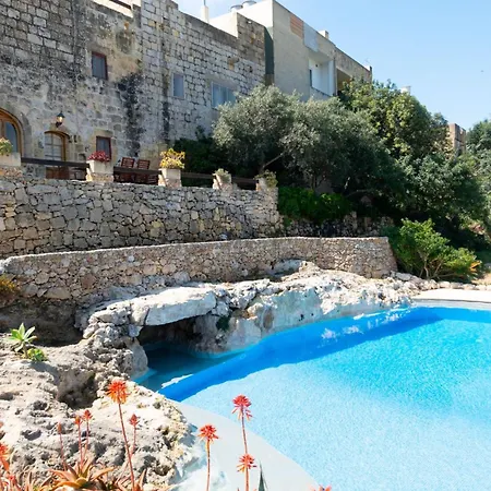 Villeleynah Amazing Gozitan Pool - Happy