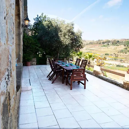 Villeleynah Amazing Gozitan Pool - Happy Munxar