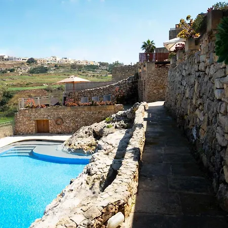 Villeleynah Amazing Gozitan Pool - Happy Villa