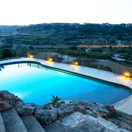 Villeleynah Amazing Gozitan Pool - Happy Villa Munxar