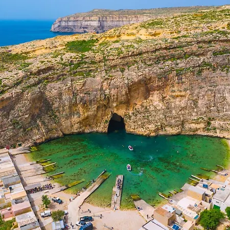 Villeleynah Amazing Gozitan Pool - Happy *