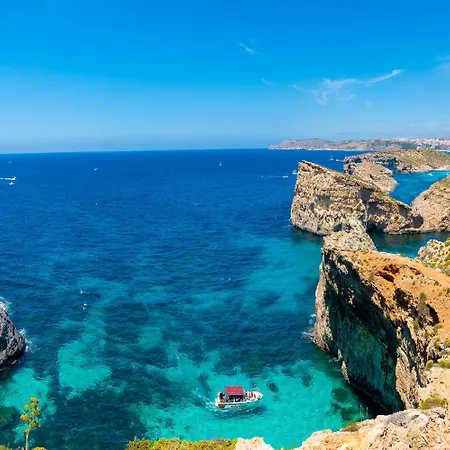 Villeleynah Amazing Gozitan Pool - Happy Munxar