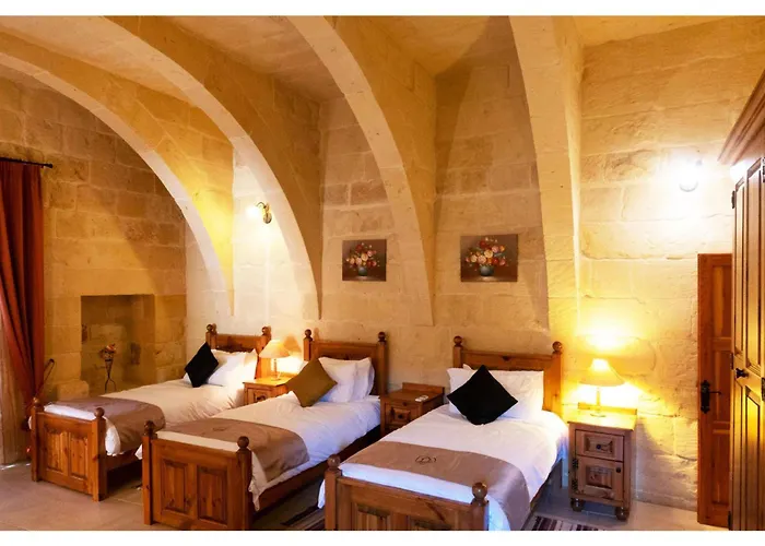 Villeleynah Amazing Gozitan Pool - Happy