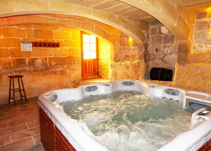 Vilă Villeleynah Amazing Gozitan Pool - Happy Munxar