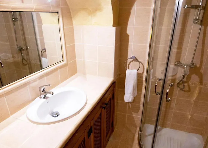 Villeleynah Amazing Gozitan Pool - Happy Vilă Munxar