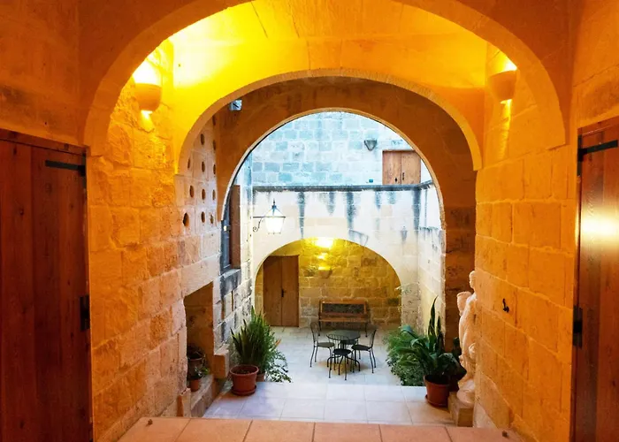 Villeleynah Amazing Gozitan Pool - Happy Munxar