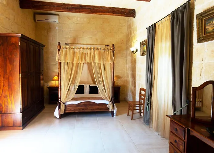 Villeleynah Amazing Gozitan Pool - Happy