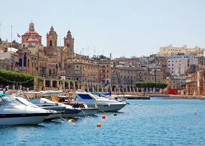 Villeleynah Amazing Gozitan Pool - Happy Villa Munxar